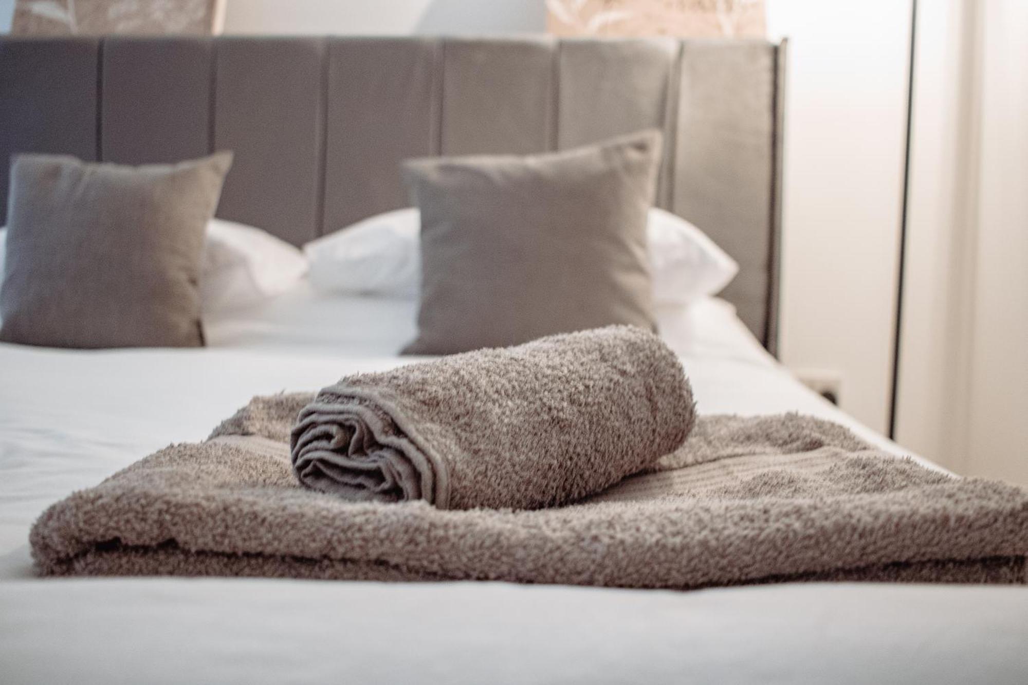 Central & Spacious, Sleeps 8, Perfect For Groups Leeds  Exteriör bild