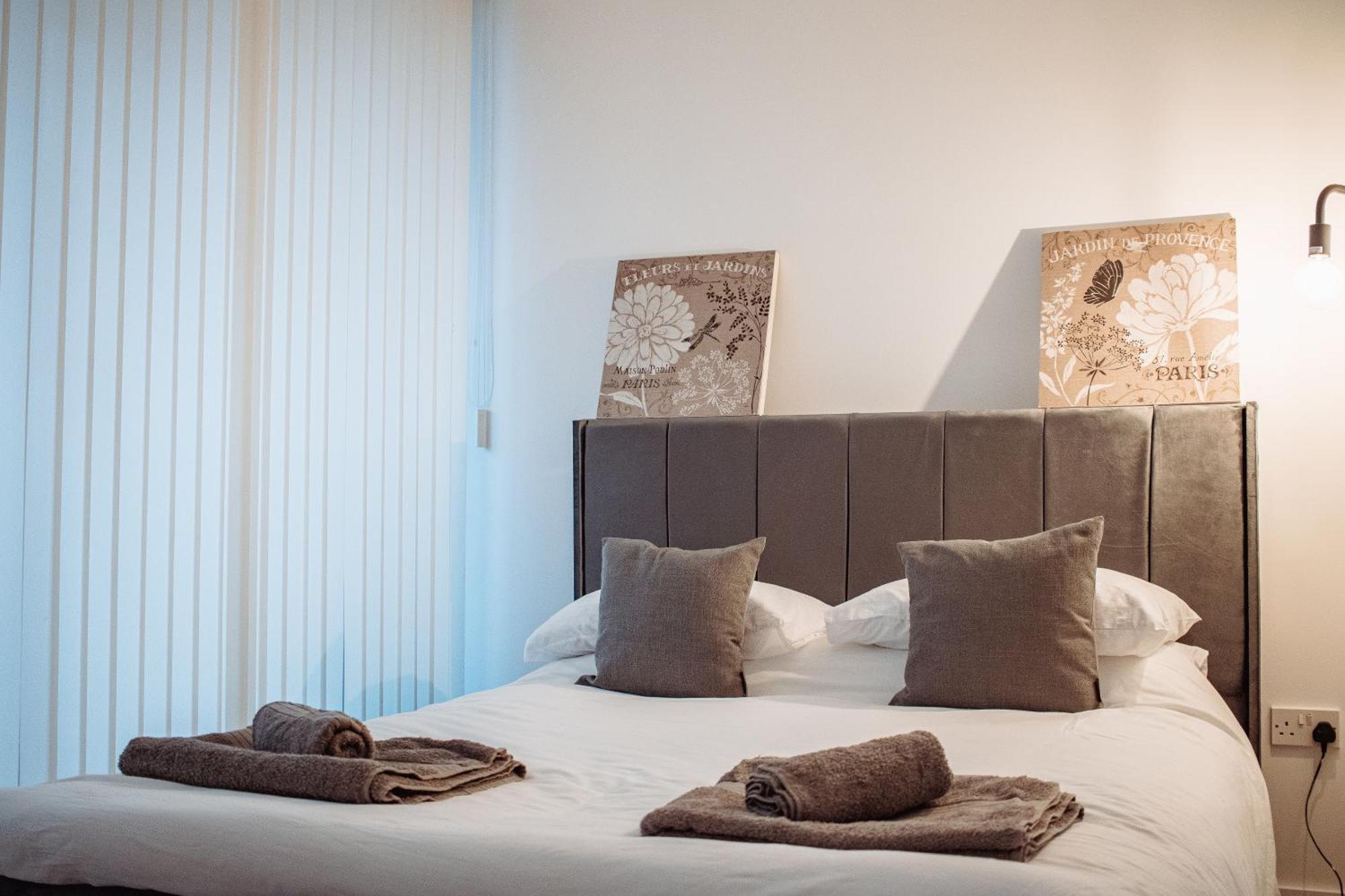 Central & Spacious, Sleeps 8, Perfect For Groups Leeds  Exteriör bild
