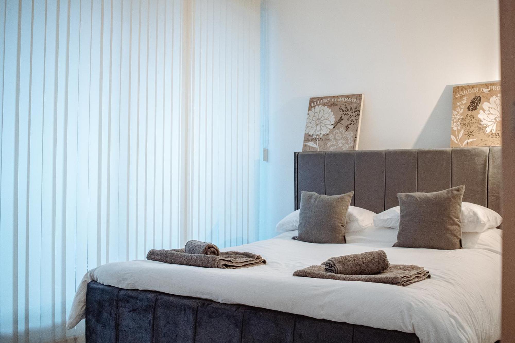 Central & Spacious, Sleeps 8, Perfect For Groups Leeds  Exteriör bild