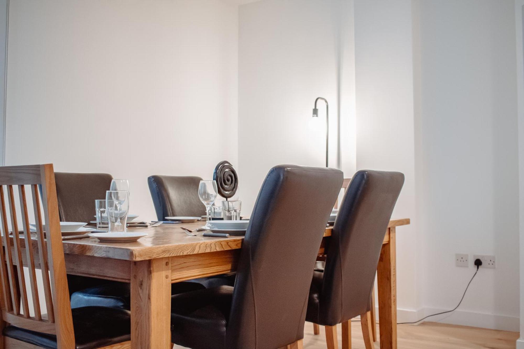 Central & Spacious, Sleeps 8, Perfect For Groups Leeds  Exteriör bild