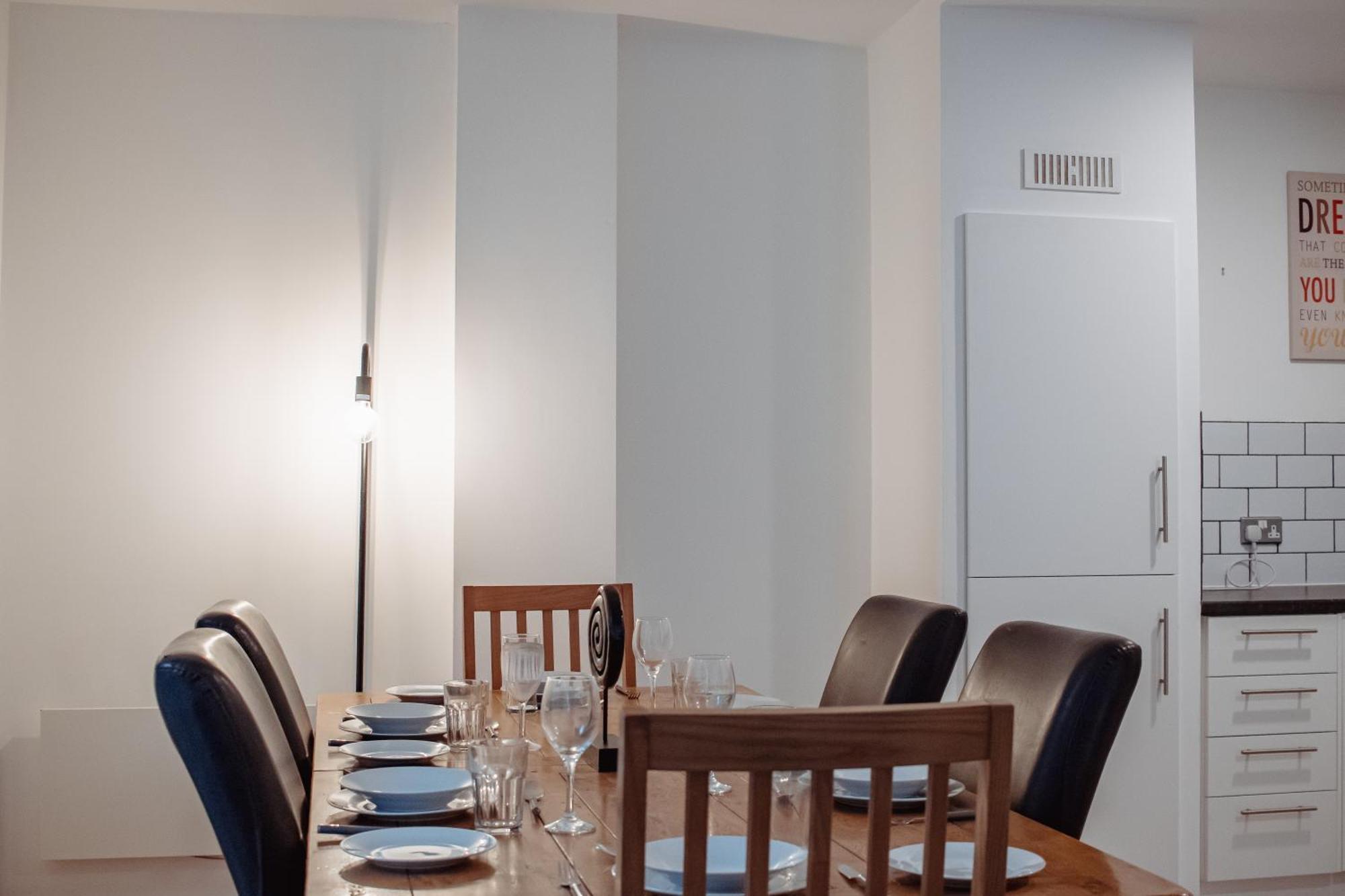 Central & Spacious, Sleeps 8, Perfect For Groups Leeds  Exteriör bild