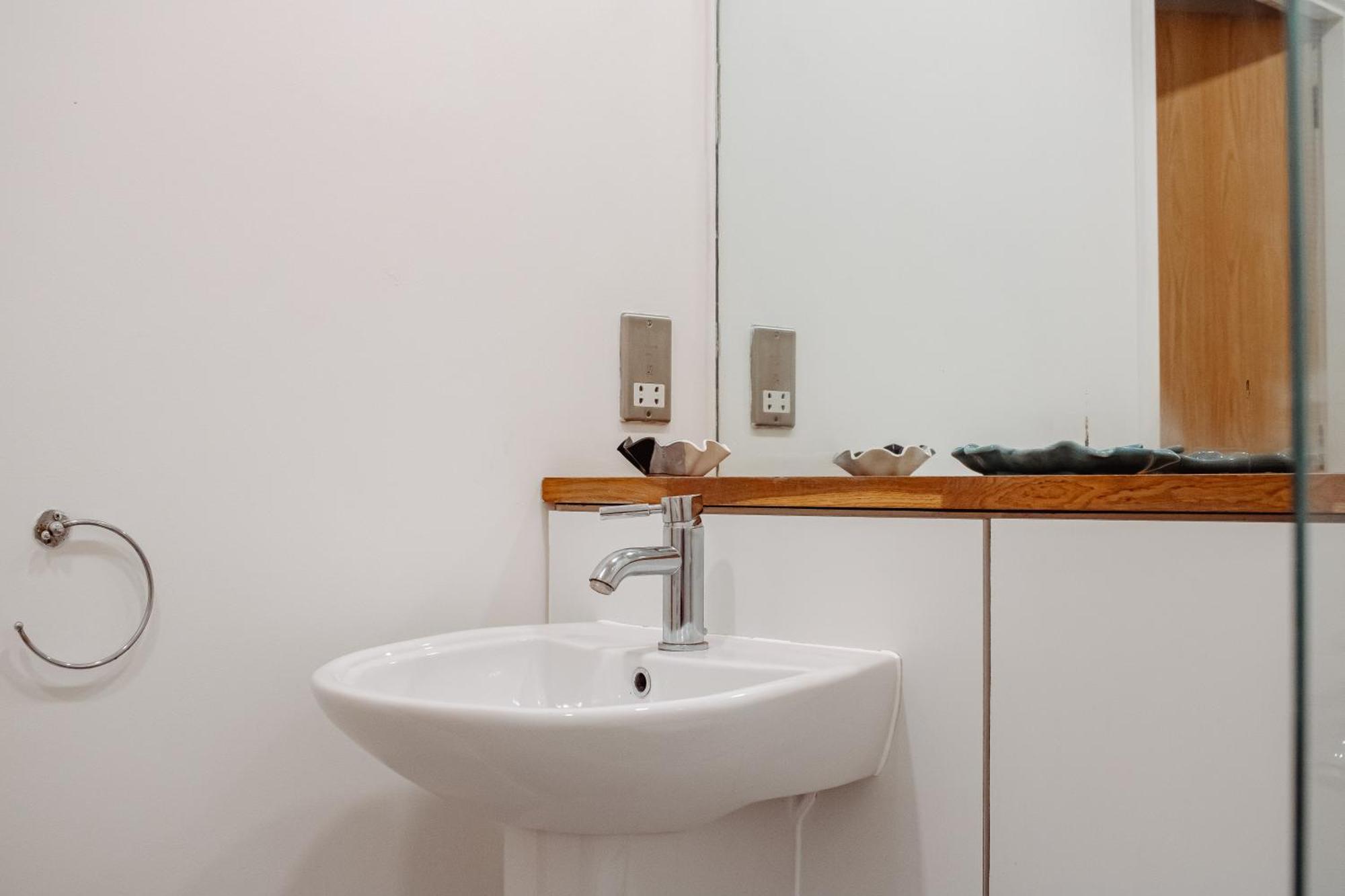 Central & Spacious, Sleeps 8, Perfect For Groups Leeds  Exteriör bild