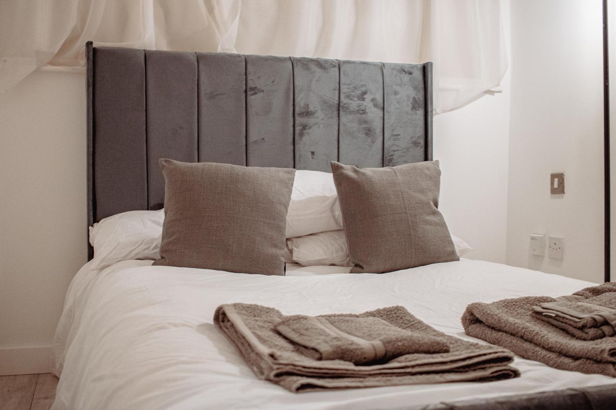 Central & Spacious, Sleeps 8, Perfect For Groups Leeds  Exteriör bild