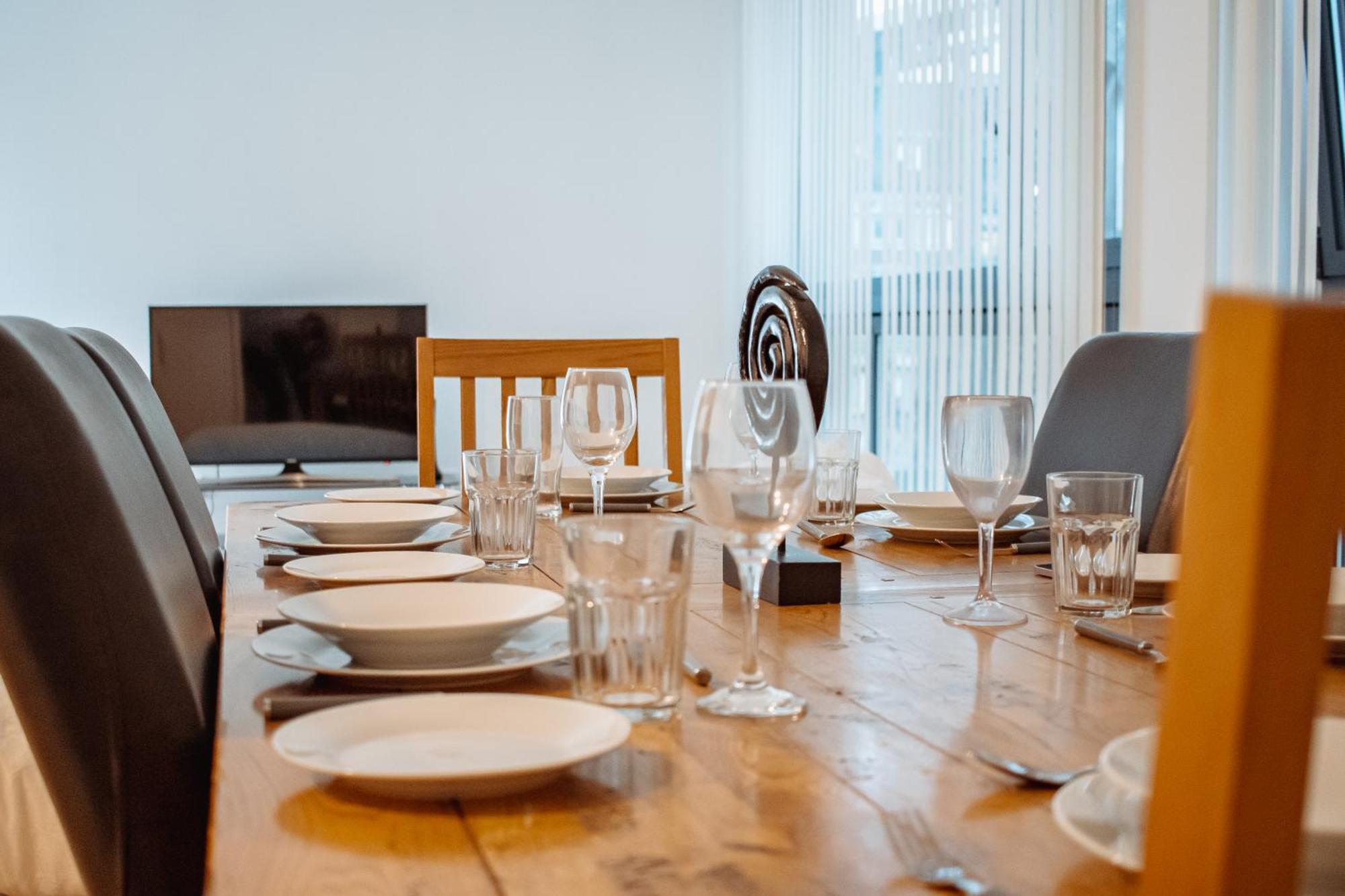 Central & Spacious, Sleeps 8, Perfect For Groups Leeds  Exteriör bild